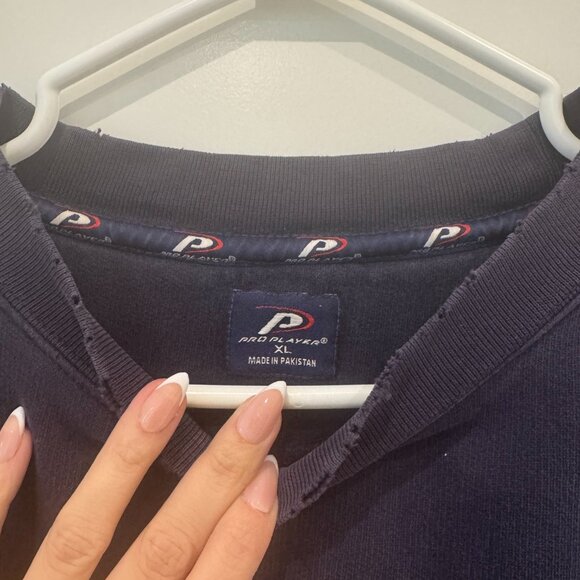 Vintage UCONN Huskies Crewneck Sweatshirt – Navy Blue (Pro Player, XL) - Picture 3 of 4